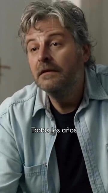 Humor sutil, ternura y mucha verdad. La joyita de Raúl Cimas y Esperanza Pedreño que todos deberíamos ver.

 #PoquitaFe #humorespañol #costumbrismo #RTVEPlay #feelgood #serieoriginal #CineQueAmarás #comedia