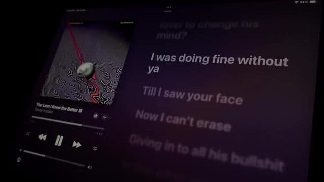 La canción 'The Less I Know the Better' de Tame Impala destaca por su bajo pegadizo y letras sobre desamor. Un clásico del indie psicodélico analizado en Genius y muy buscado en español.