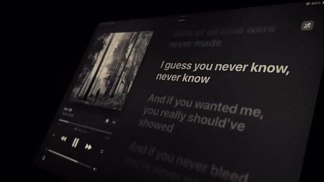 En 'the 1' Taylor Swift abre el álbum 'Folklore' con un estilo indie folk. La canción explora una historia de amor y nostalgia, muy buscada por fans que quieren la letra, el significado y acordes en español.
