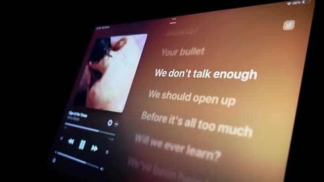 Sign of the Times de Harry Styles se lanzó en 2017 y marcó su debut como solista. Su sonido pop rock y la letra sobre el cambio la convirtieron en un himno de la era post-One Direction.