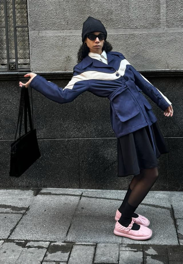 Look con abrigo corto