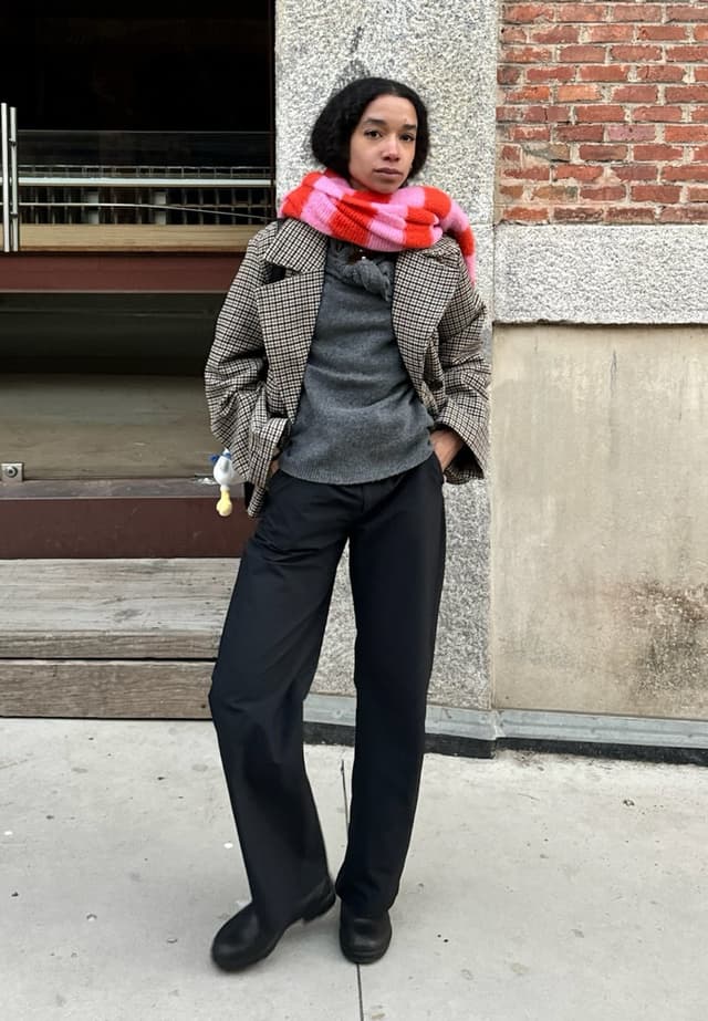 Look con abrigo corto