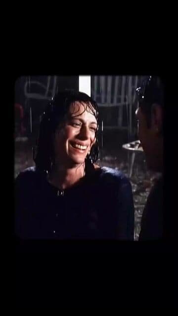 En el episodio Flashback de la temporada 4 de 'Malcolm in the Middle', Hal y Lois demuestran su amor bajo una tormenta después de una intensa discusión, mostrando el lado más humano de la serie y el carisma de su reparto.