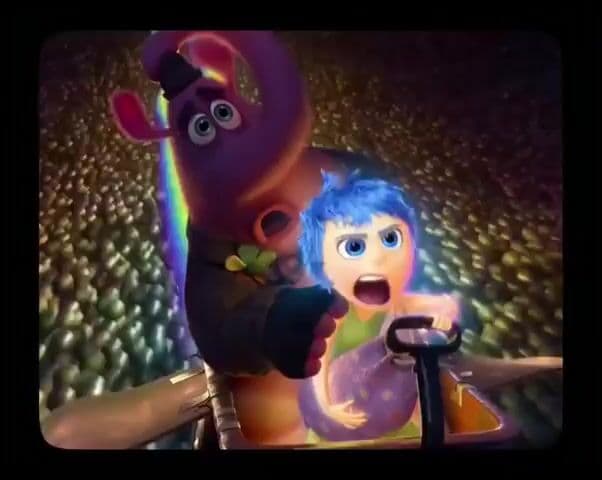 En 'Inside Out', la emoción Tristeza fue pensada como un personaje azul, simbolizando el desánimo. Este detalle reforzó la conexión entre las emociones de Riley y los espectadores. Un guiño memorable en la historia de Pixar.