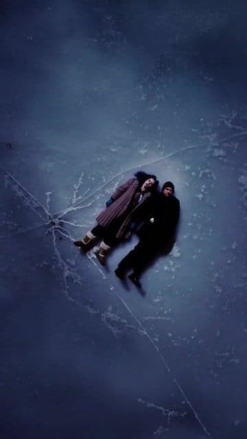 En 'Eterno resplandor de una mente sin recuerdos', la escena en la playa con Jim Carrey y Kate Winslet fue filmada sin guion fijo, aportando realismo al romance. Un detalle que marcó esta película de 2004 para quienes buscan cine m