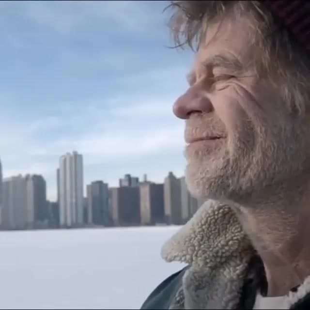 ¿Sabías que 'Shameless' adapta la serie británica y se rodó en locaciones reales del sur de Chicago y Los Ángeles? Un dato curioso para fans del significado de Shameless y su universo.