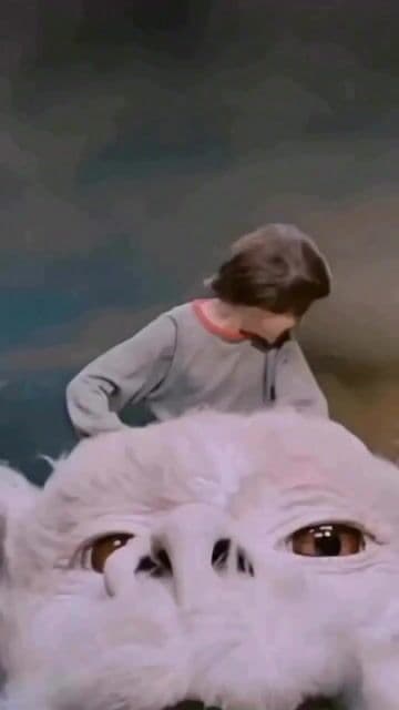 En 'The NeverEnding Story', la canción principal de Limahl se grabó antes de definir el montaje final, ajustando la edición para sincronizar con el tema. Un detalle icónico entre la saga The NeverEnding Story y la cultura pop.