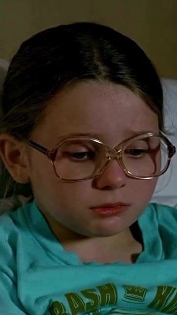 En 'Little Miss Sunshine', la icónica escena del baile final fue improvisada por los actores. Michael Arndt incluyó este momento para subrayar el vínculo familiar, un detalle que le valió elogios en premios y crít