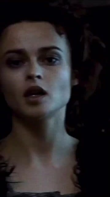 En 'Fight Club', la icónica escena del jabón fue rodada usando barras reales hechas por el equipo, resaltando el simbolismo del consumo y el caos en la película de David Fincher. Un detalle oculto entre las referencias visua