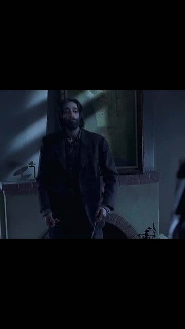 En 'El pianista' (2002), la escena en la que Szpilman toca frente a un oficial nazi se rodó en localizaciones reales de Varsovia, acentuando el realismo del gueto y el trasfondo histórico de la película.