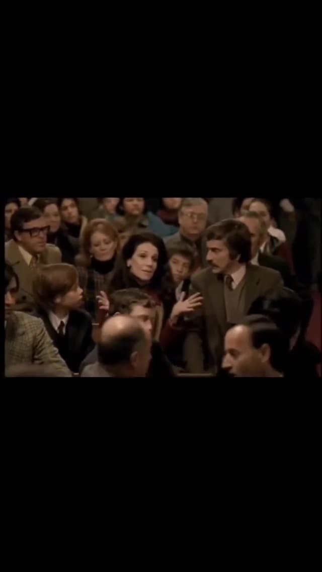 La bicicleta es recurrente en 'Machuca', película chilena de 2004. Este símbolo representa la libertad y la conexión entre dos mundos opuestos, reforzando la tensión social durante el Chile de 1973 en la trama de Machuca.
