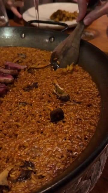 Fue una pasada comer en Arros, el servicio de 10 y la cena estuvo muy rica. Sobre todo echando de menos Valencia desde Londres.