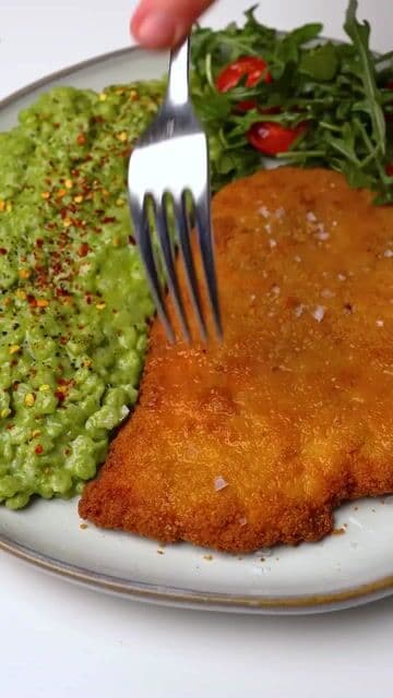Receta peculiar con escalope de pollo y pesto de rúcula