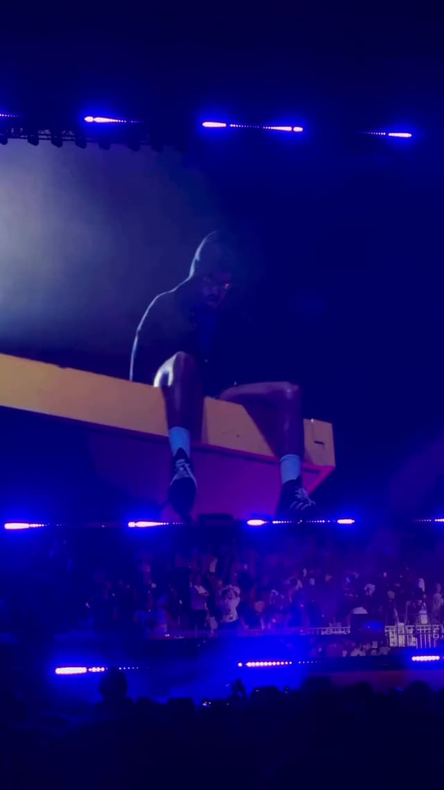 En la segunda noche en el Hiram Bithorn, Bad Bunny interpretó ‘RLNDT’, una canción llena de significado especial. Su letra y contexto revelan detalles únicos del repertorio de Bad Bunny.