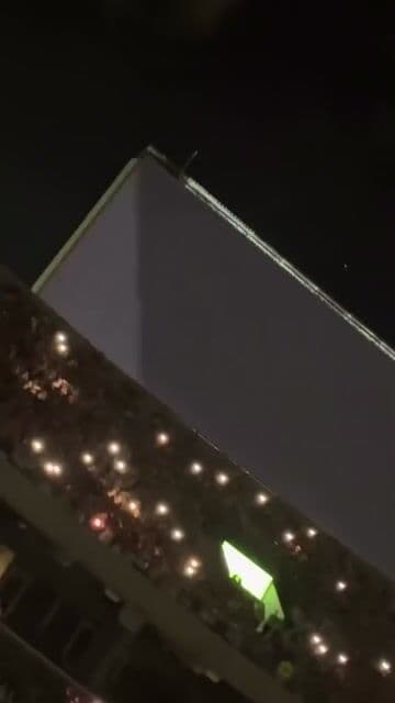 Otra Noche en Miami fue interpretada únicamente en la primera fecha del DTMF Tour en Argentina, ofreciendo a los fans un momento exclusivo durante el concierto. Recuerda este detalle musical del tour.