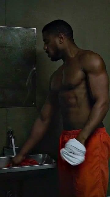 Michael B. Jordan realizó todas sus escenas de acción en Sin remordimientos. Se preparó físicamente durante meses para dar autenticidad a cada secuencia.