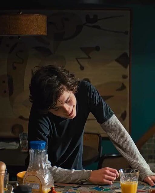 En 'Beautiful Boy', Steve Carell muestra la impotencia de un padre frente a la adicción de su hijo. La escena en que Nic cae en recaída fue rodada tras una larga conversación real entre los actores, capturando el dolor de esta historia verdadera.