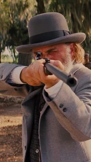 Quentin Tarantino ofrece una historia única de liberación y venganza en el Lejano Oeste. Descubre las claves de la amistad entre Django y Schultz y cómo reinventó el género western moderno.