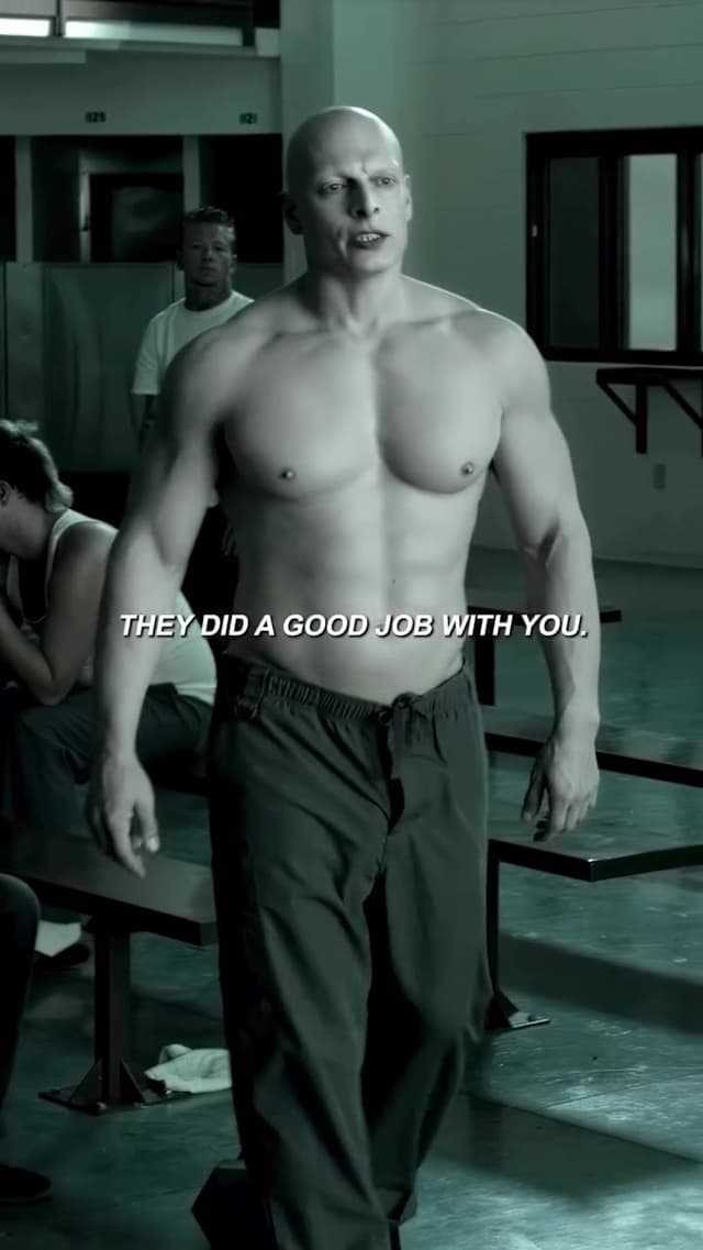 De vez en cuando aparece una serie que te pilla completamente desprevenido. Eso es lo que pasa con Banshee. Tiene sus fans, pero merece una audiencia mucho mayor. ig @fuckinggoodmovies.