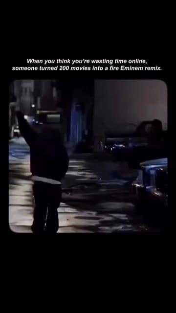 Ni una sola escena se repite, incluso cuando la letra sí lo hace. Cada verso tiene su propio momento.