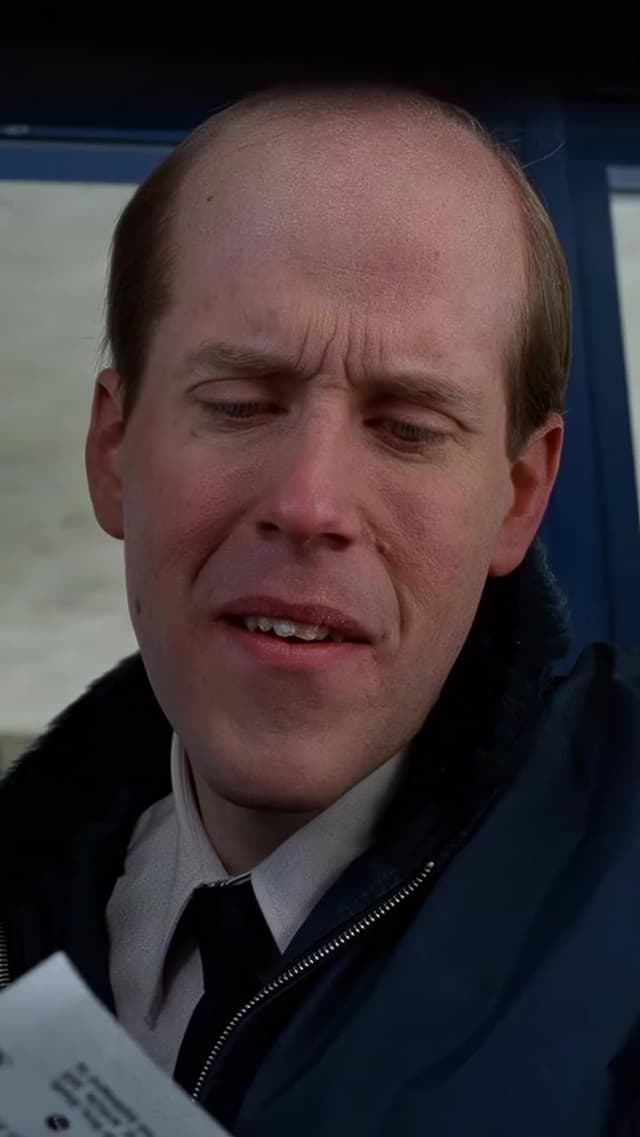 Buscemi estudió la cultura y el acento de Minnesota para el papel. Los hermanos Coen diseñaron el personaje alrededor de su capacidad para mezclar humor y tensión.