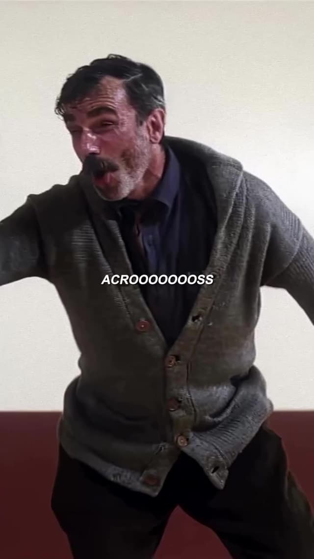 La odisea de Daniel Plainview en busca de fortuna en California redefinió el drama cinematográfico. 'There Will Be Blood' es una experiencia intensa con grandes actuaciones y dirección memorable.
