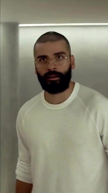Alex Garland describio su pelicula como algo que podria pasar maniana. Si Google anunciara que ha creado a Ava, nadie se sorprenderia demasiado.