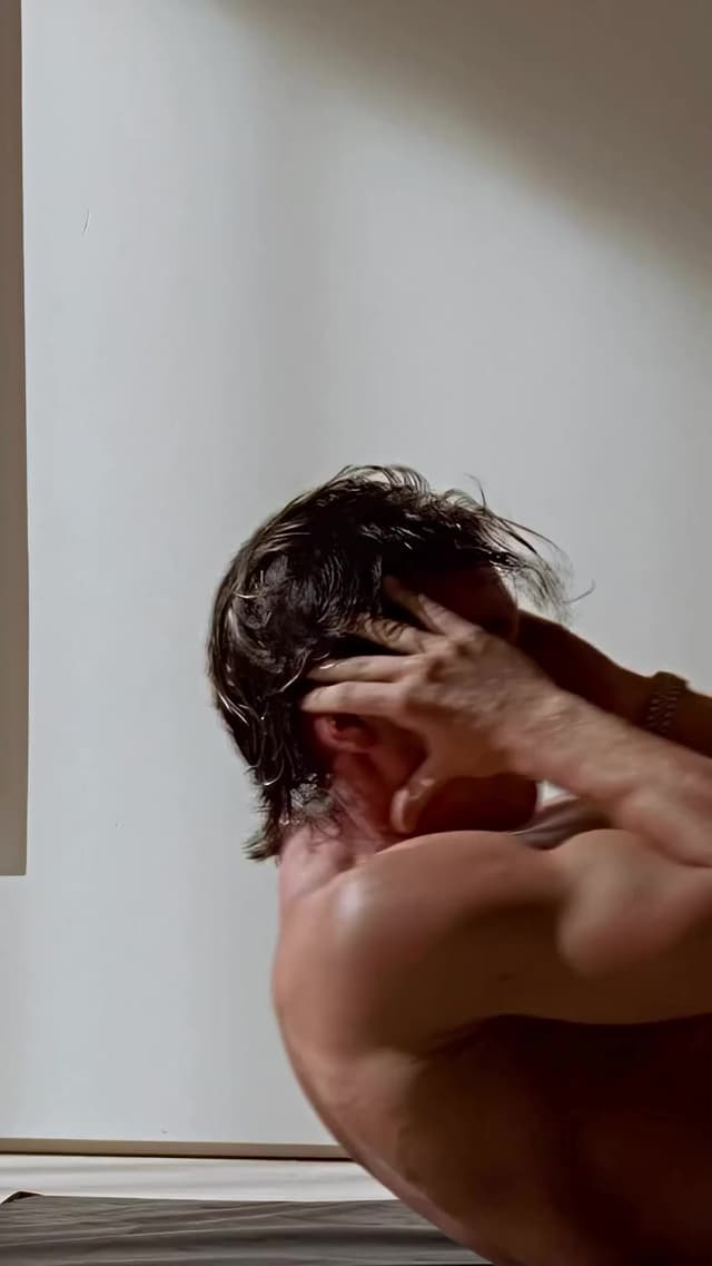 La escena final de 'American Psycho' deja en duda si los crímenes de Patrick Bateman ocurrieron realmente. Este giro confunde a muchos y alimenta teorías. Un ejemplo famoso de final explicado en el cine contemporáneo.