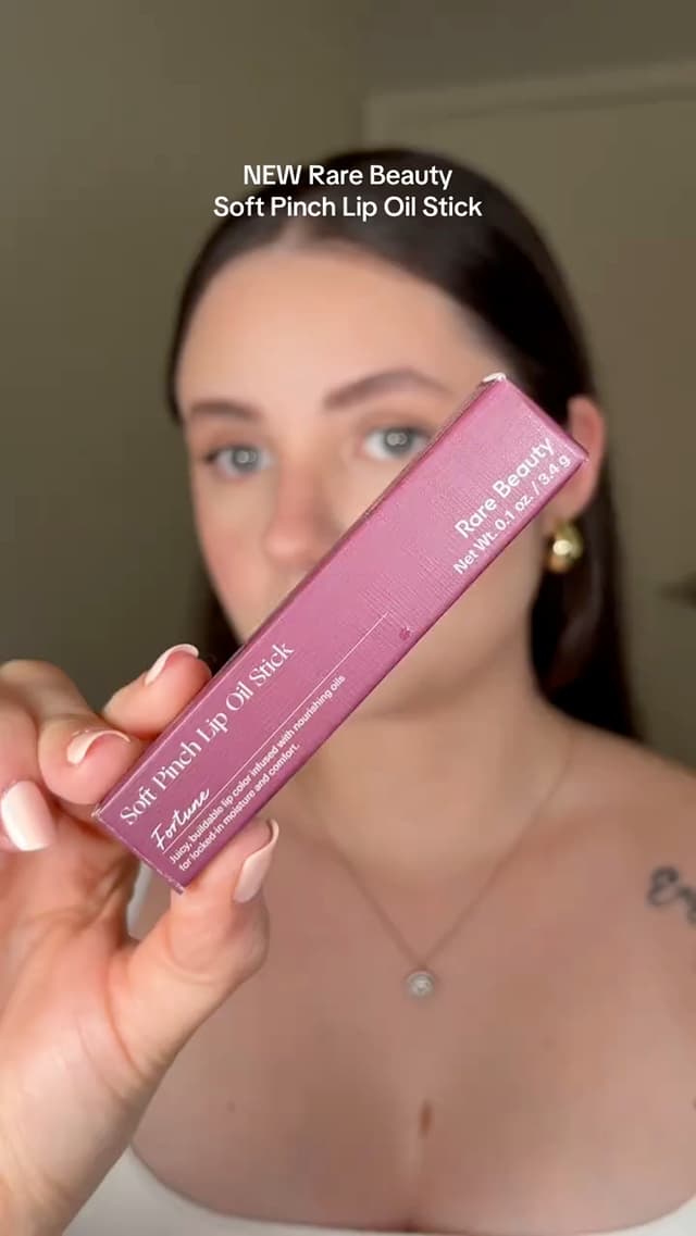 Rare Beauty lanza el nuevo Soft Pinch Lip Oil Stick 3 en 1