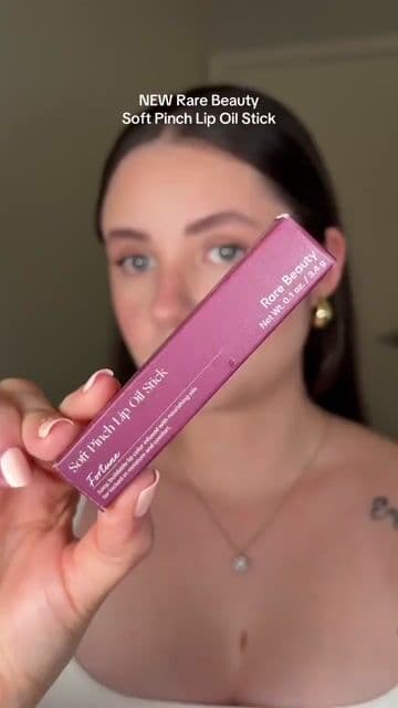 Rare Beauty lanza el nuevo Soft Pinch Lip Oil Stick 3 en 1