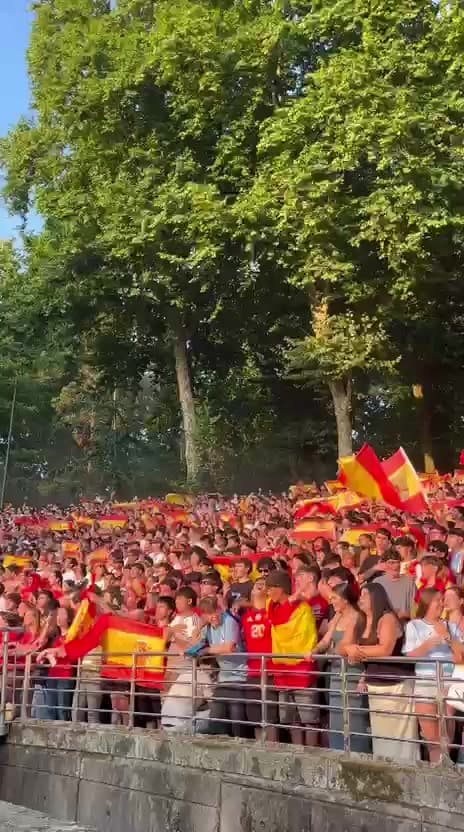 Himno de España en Castrelos, Vigo antes de la final del Mundial
