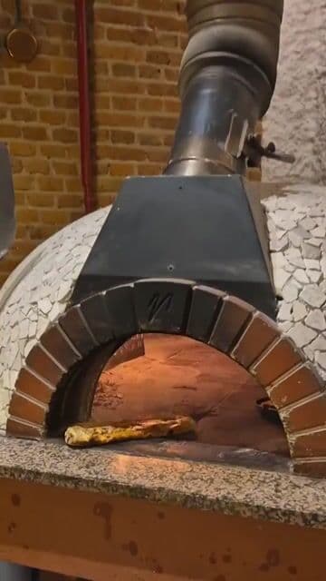 Trattoria moderna en el barrio de Salamanca con pizza, pasta y embutidos italianos. No te pierdas su carta de cócteles.
