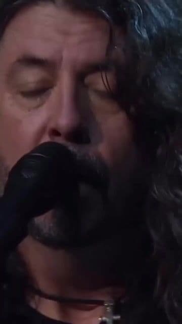 Rock alternativo con alma. Everlong es puro sentimiento con la fuerza de Foo Fighters.