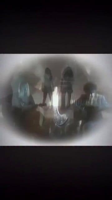 En 1977, Kerry Livgren escribió esta canción inspirada en la poesía nativa americana, reflexionando sobre el valor de lo material y la mortalidad. A pesar de sus dudas, esta balada acústica se convirtió en el mayor éxito de Kansas.