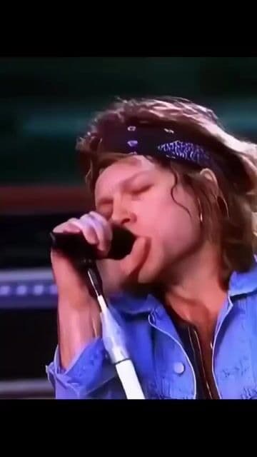 Balada rockera noventera que mezcla drama, amor eterno y mucha intensidad emocional.

#BonJovi #RockRomántico #Always #Baladas90s