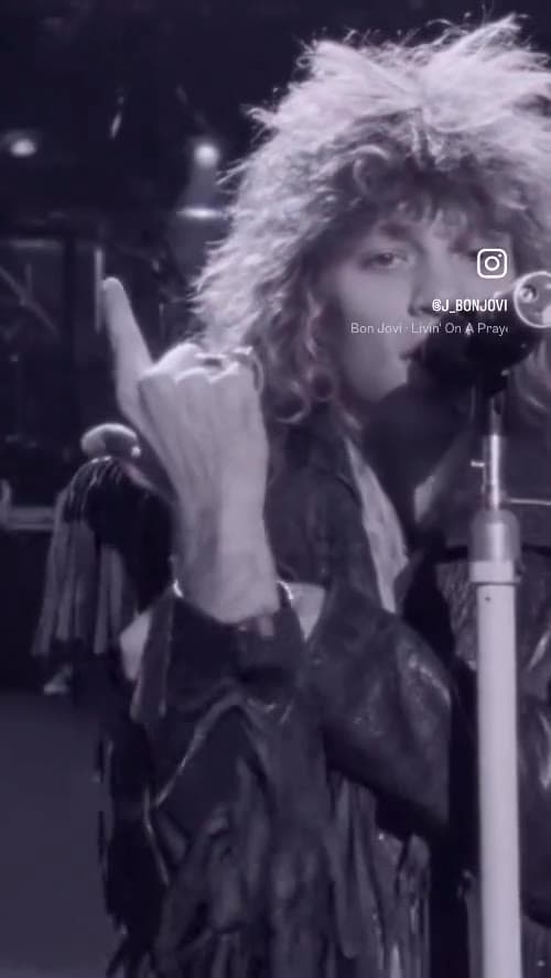 Himno del rock ochentero lleno de energía, pasión y estribillos épicos. Bon Jovi en su máxima expresión.

#BonJovi #RockDeLos80 #LivinOnAPrayer #HimnosRock #VibeOchentero