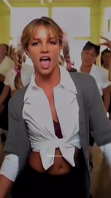 Uno de los mayores éxitos del pop. El debut de Britney marcó una era y aún suena fresco y poderoso.