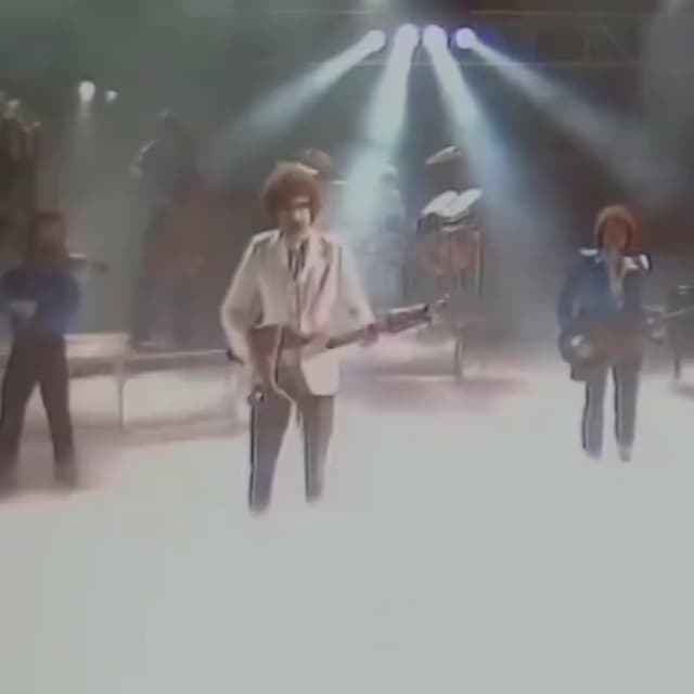 El álbum 'Discovery Electric Light Orchestra', lanzado en 1979, destaca por éxitos como 'Last Train to London'. Este disco es buscado en vinilo, CD y LP, y su portada es una de las más reconocidas del rock británico.