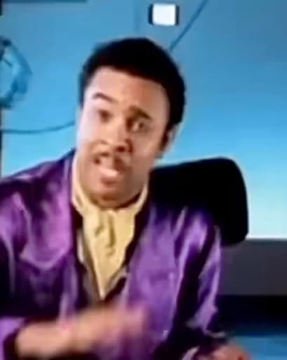 Shaggy dominó el 2001 con este hit dancehall lleno de humor, ritmo y frases memorables.
#Shaggy #ReggaeFusion #Y2KVibes #ItWasntMe #OldSchoolHits
