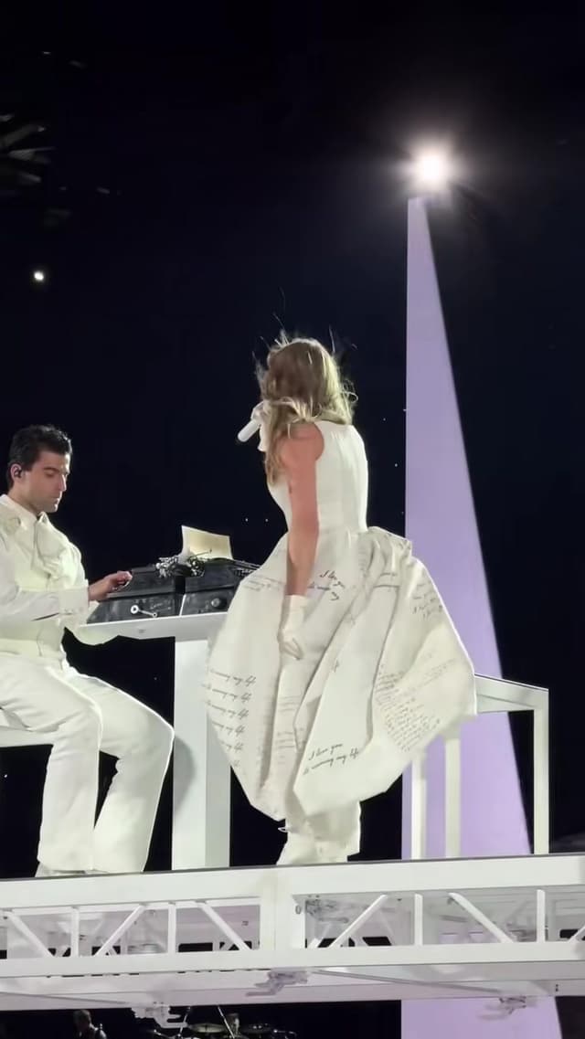 Fortnight marcó la apertura de una de las noches más icónicas de The Eras Tour en Liverpool. Fue el tema elegido por Taylor Swift para comenzar el espectáculo, convirtiéndose en un recuerdo especial para los fans presentes.