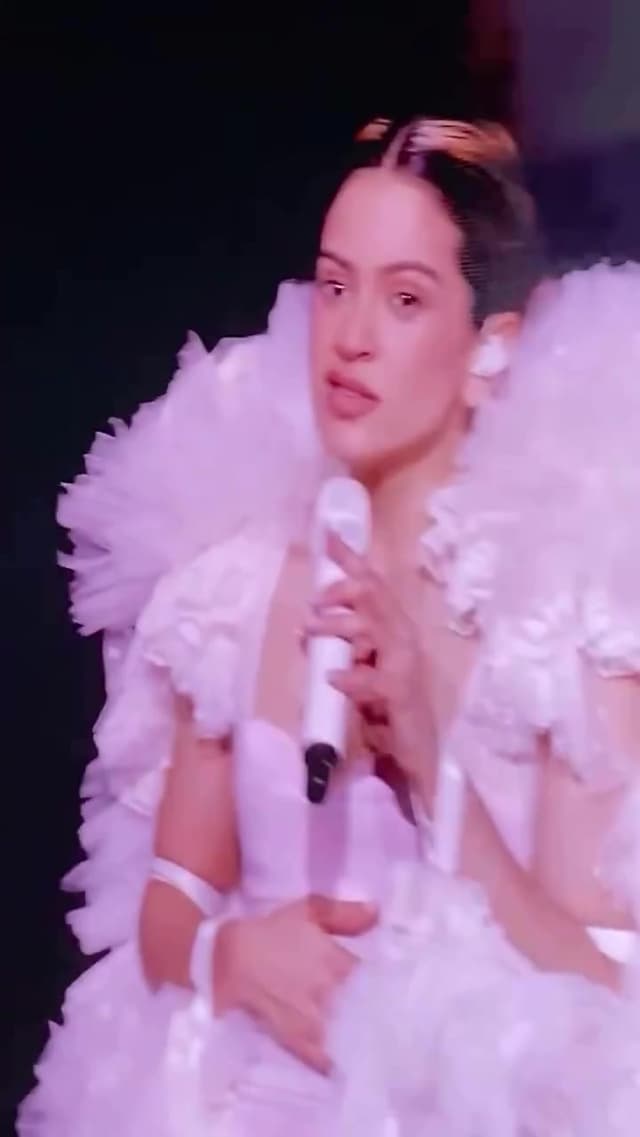 ‘Bagdad’ de Rosalía toma como sample el estribillo de 'Cry Me a River' y forma parte del álbum 'El mal querer', inspirándose en la simbología de la caída y el perdón en su letra.