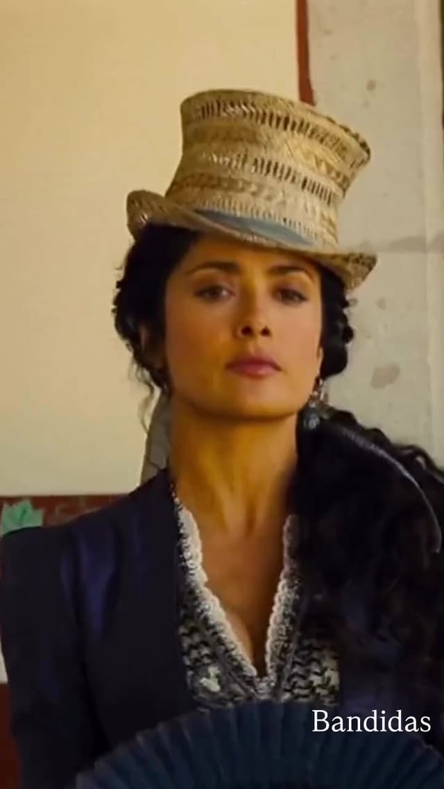 Una de las escenas más recordadas de 'Bandidas' muestra la química de Salma Hayek y Penélope Cruz, quienes improvisaron varios momentos clave durante el rodaje de esta comedia western de 2006.