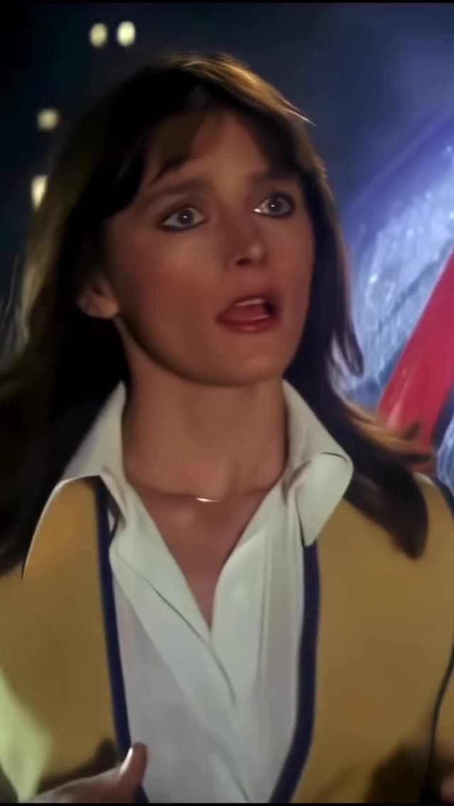 La primera vez que Christopher Reeve voló como Superman en 1978 marcó generaciones. Los efectos no eran perfectos, pero la música de John Williams y el carisma del actor hicieron única esta escena clásica del cine de superhéroes.