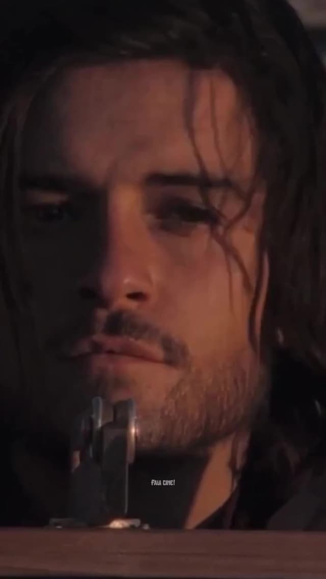 En 'Kingdom of Heaven', la escena clave muestra a Balian liderando la resistencia durante el asedio de Jerusalén en 1187, hecho histórico real que inspiró a Ridley Scott y al reparto para recrear la épica defensa en la versión de 2005.