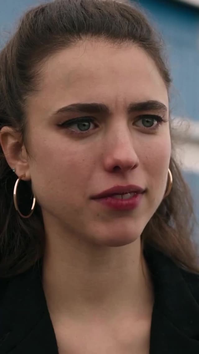 Durante el rodaje de 'Maid', Margaret Qualley trabajó realmente en tareas de limpieza para dar realismo a las escenas, explorando la pobreza, la maternidad y la violencia doméstica de la historia.