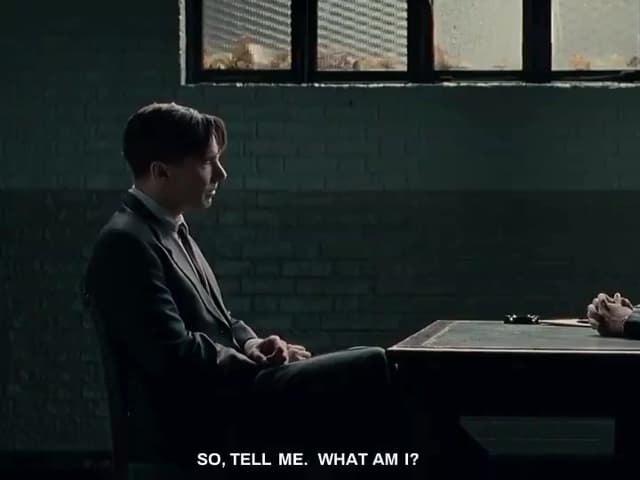 En 'The Imitation Game' (2014), se usó una réplica funcional de la máquina Enigma real usada durante la Segunda Guerra Mundial, aportando realismo a las escenas clave del descifrado de códigos.