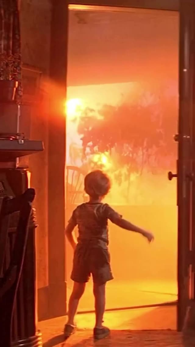 Steven Spielberg logró la genuina expresión de asombro de Cary Guffey en 'Close Encounters of the Third Kind' usando trucos prácticos fuera de cámara. Un dato curioso sobre el rodaje de esta icónica escena de aliens.