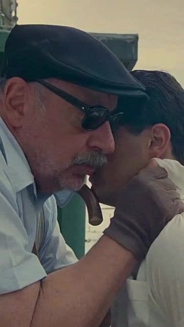 Una obra maestra italiana que celebra el amor por el cine. La historia de amistad entre un joven y un proyeccionista en la Sicilia de posguerra es una de las cartas de amor al séptimo arte más conmovedoras jamás filmadas
