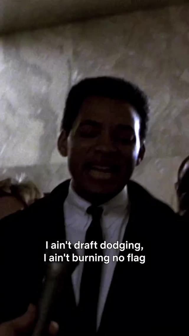 Will Smith encarna a Muhammad Ali en este retrato poderoso del boxeador más grande de todos los tiempos. Sus luchas dentro y fuera del ring marcaron una era