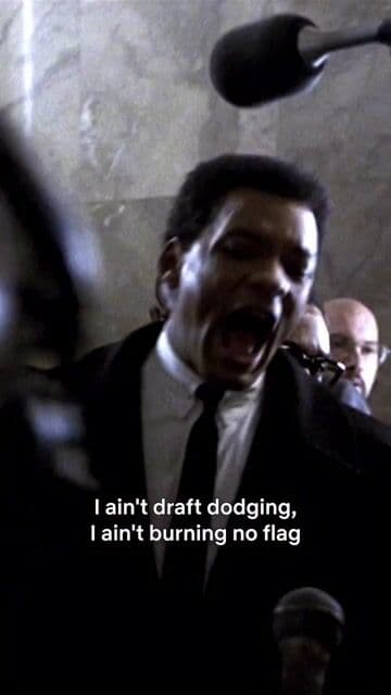 Will Smith encarna a Muhammad Ali en este retrato poderoso del boxeador más grande de todos los tiempos. Sus luchas dentro y fuera del ring marcaron una era